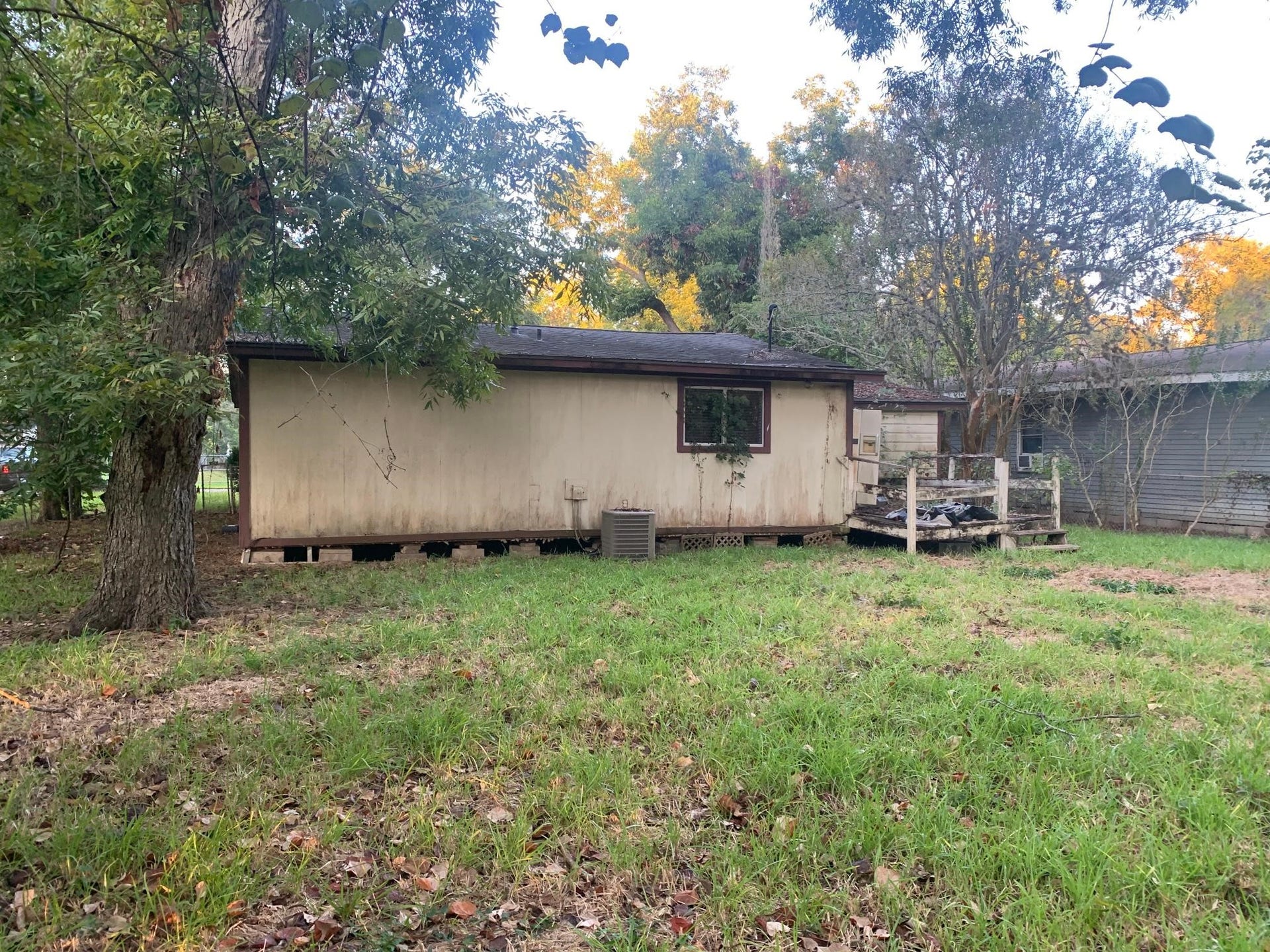 215 Jasmine Street, Lake Jackson, TX 77566