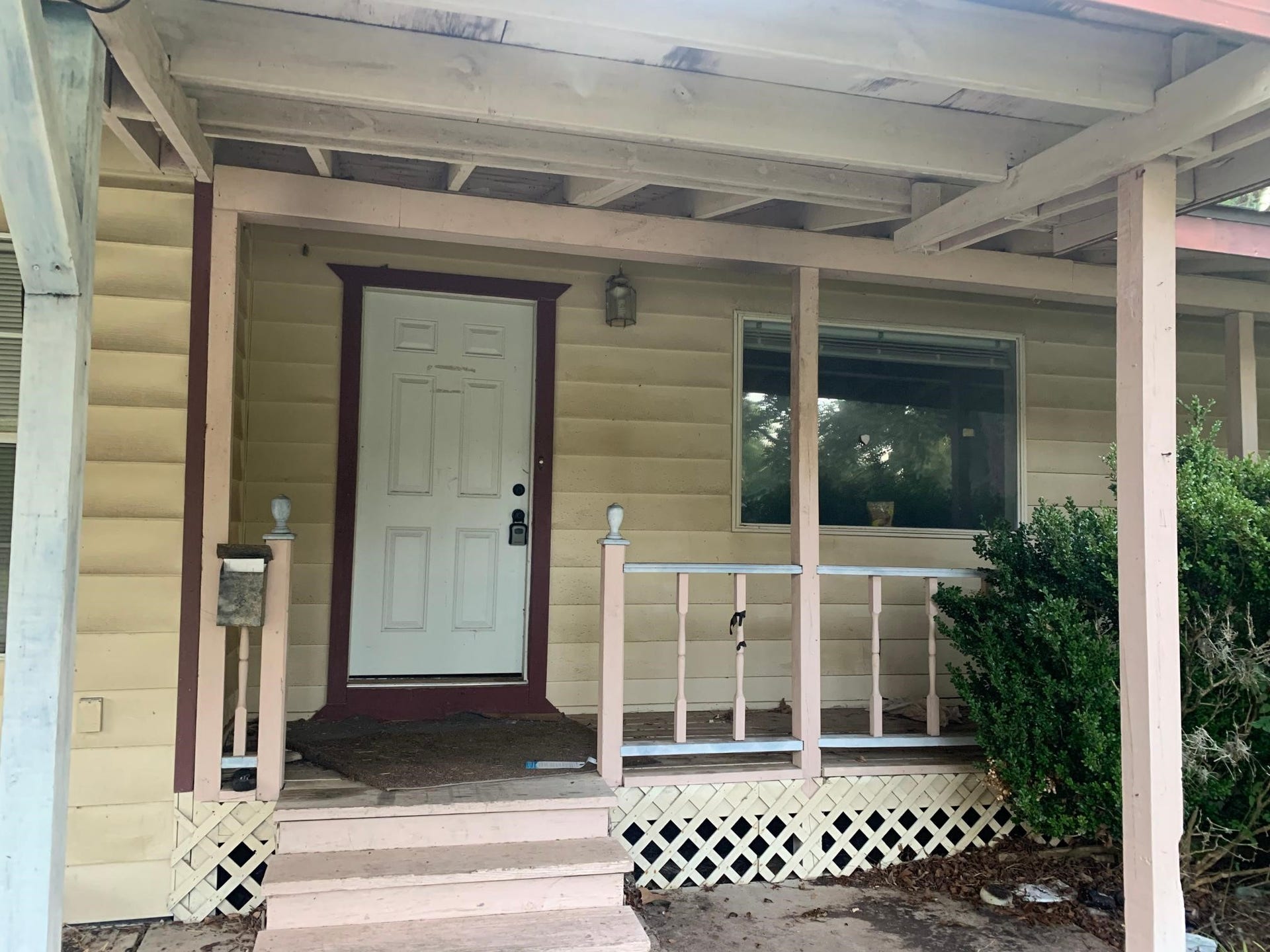 215 Jasmine Street, Lake Jackson, TX 77566