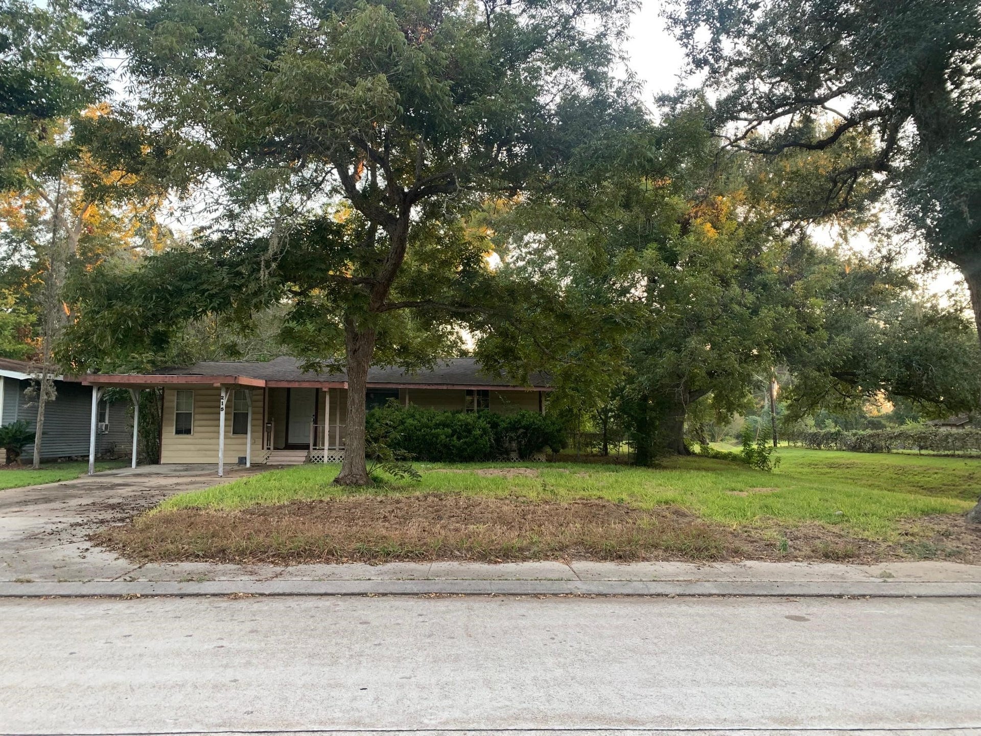 215 Jasmine Street, Lake Jackson, TX 77566