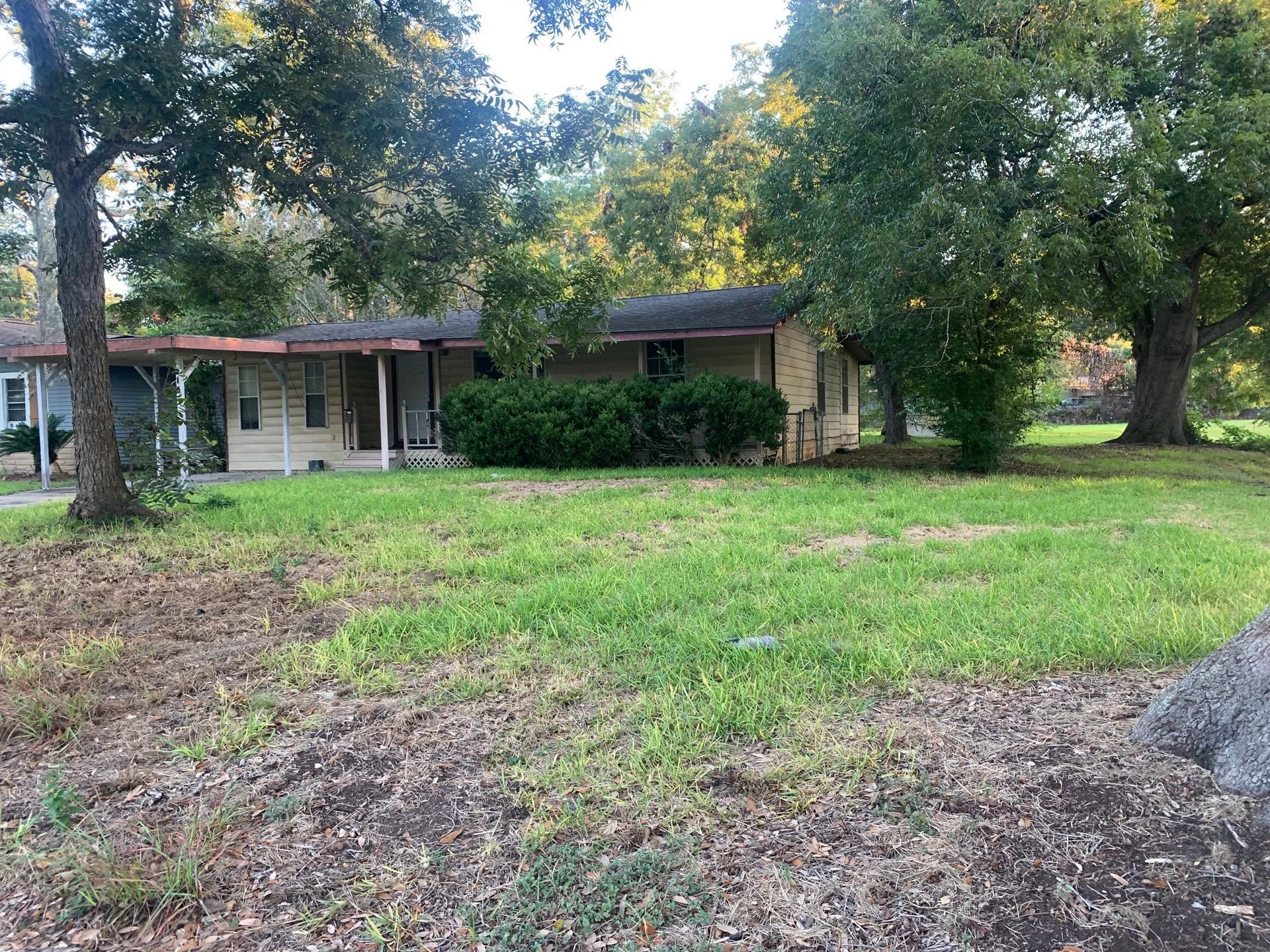 215 Jasmine Street, Lake Jackson, TX 77566