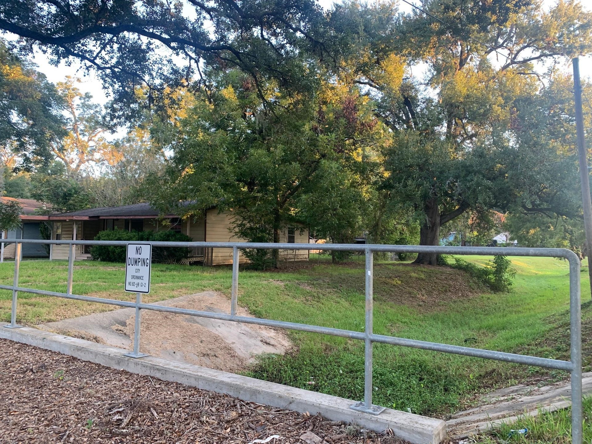 215 Jasmine Street, Lake Jackson, TX 77566