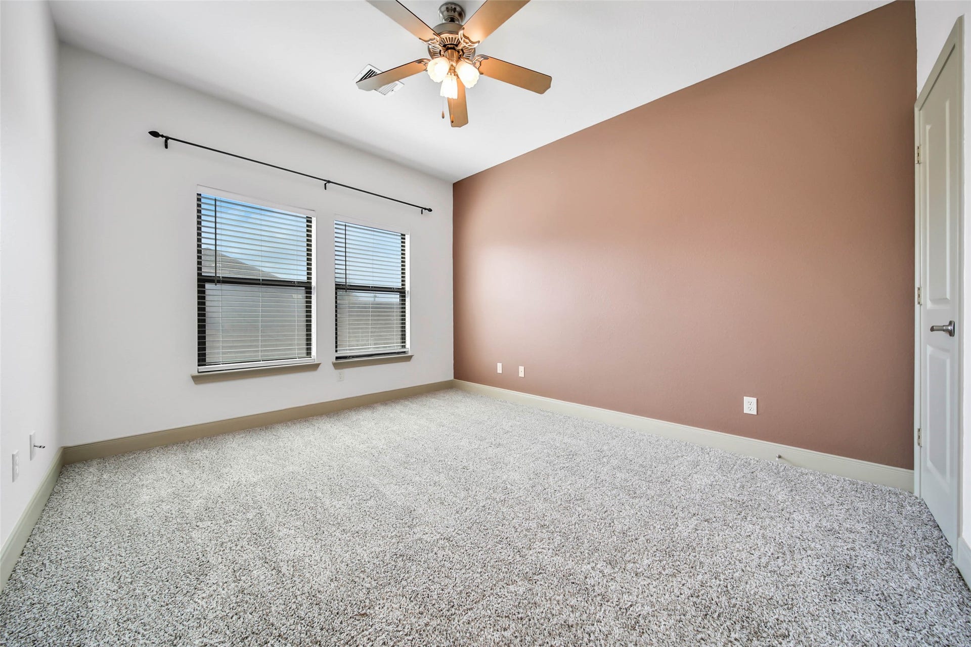 5221 Eigel Street, Houston, TX 77007