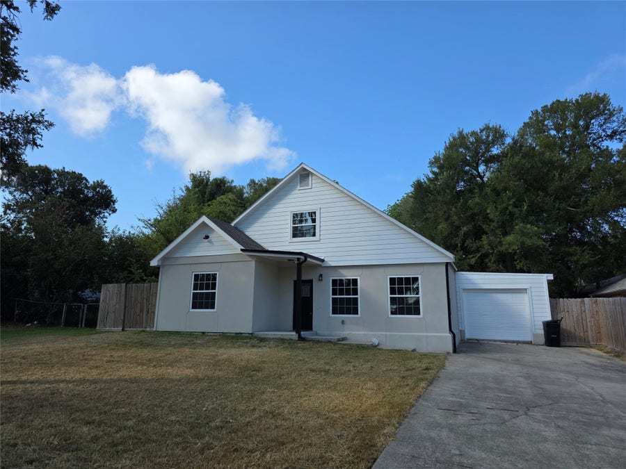 Property photo for 10731 Hillside Drive, Montgomery, TX
