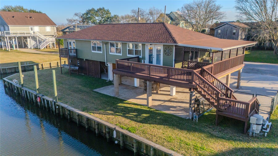 Property photo for 5103 Captains Drive, Dickinson, TX