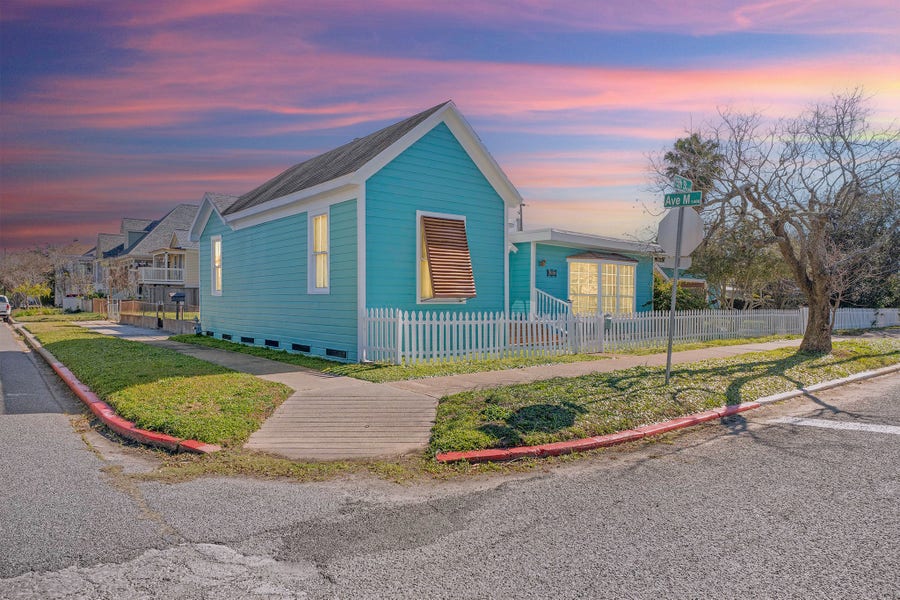 Property photo for 1302 15th Street, Galveston, TX