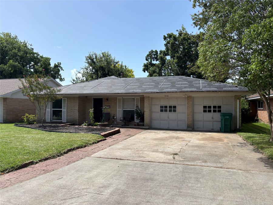 Property photo for 1825 Dolphin Drive, Seabrook, TX