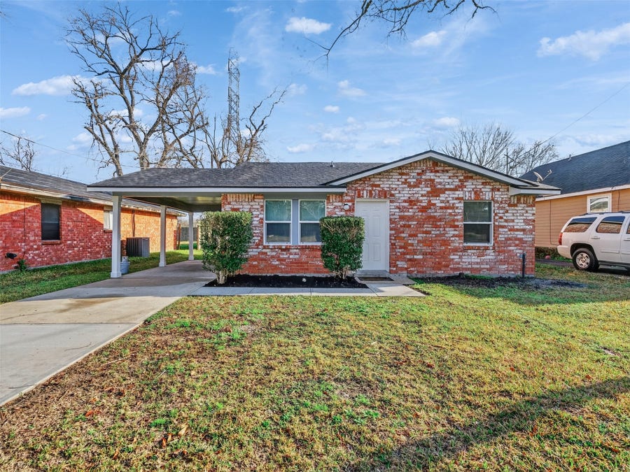 Property photo for 2613 Timber Drive, Dickinson, TX