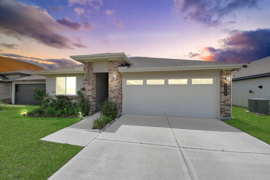 Property photo for 7311 Lakeway Bluff Lane, Richmond, TX