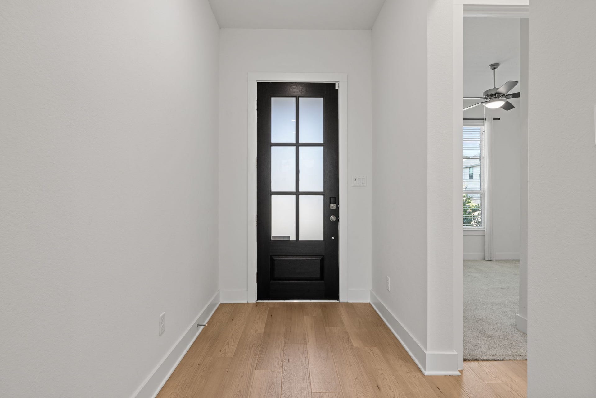 9211 Fury Landing Lane, Tomball, TX 77375 Beautiful entry hall gives an elegant feel