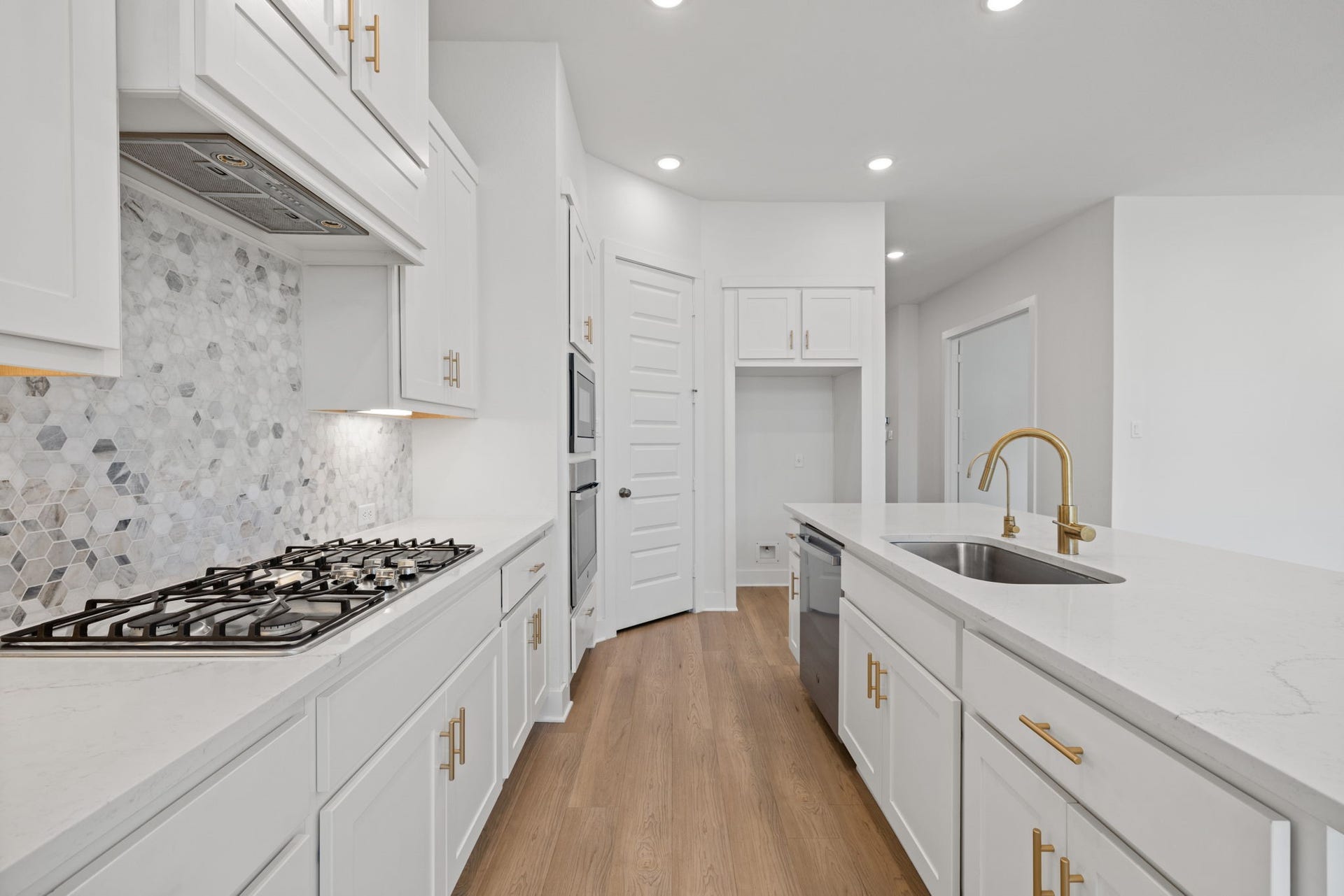 9211 Fury Landing Lane, Tomball, TX 77375 Awesome 5 burner gas range