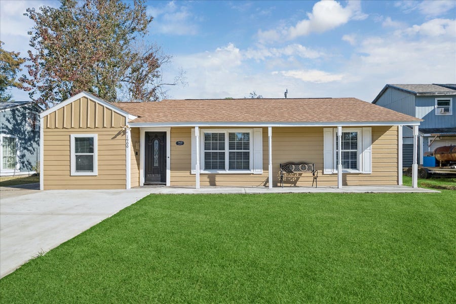 Property photo for 1900 Oregon Street, Baytown, TX