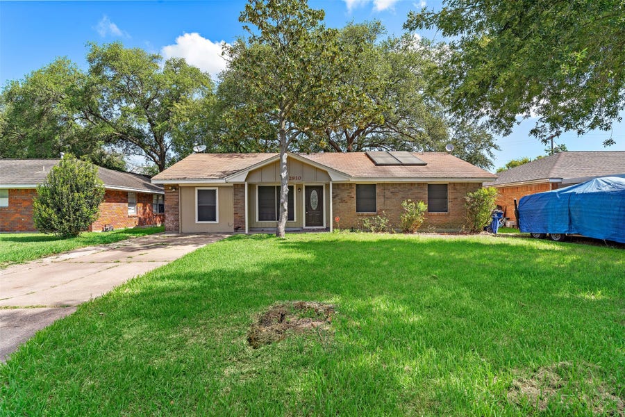 Property photo for 2910 Somerset Avenue, Texas City, TX