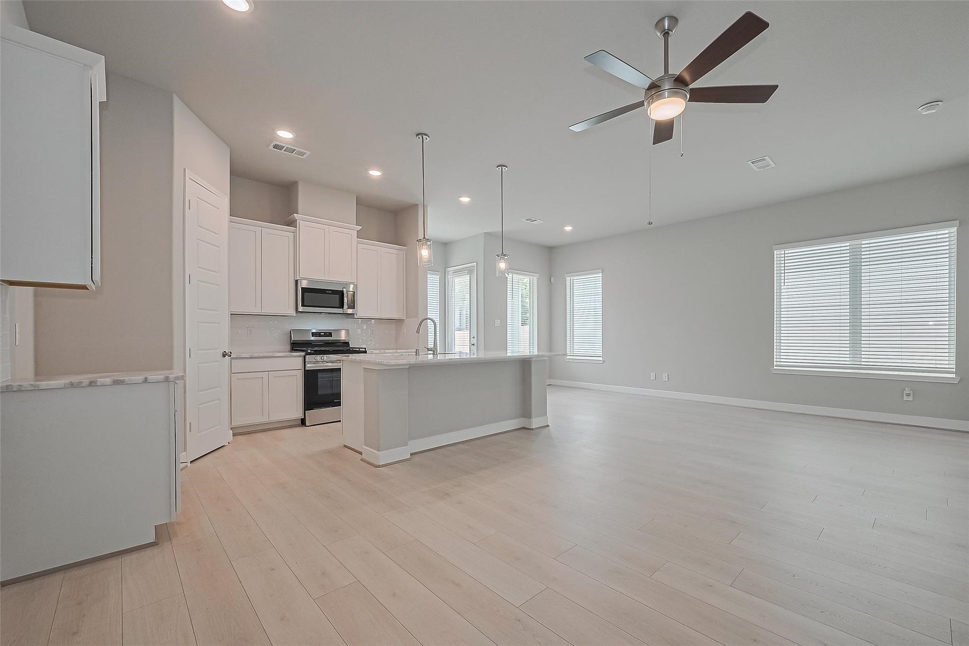 8925 Grovner Place, Houston, TX 77055 8925 Grovner Place, Houston, TX 77055