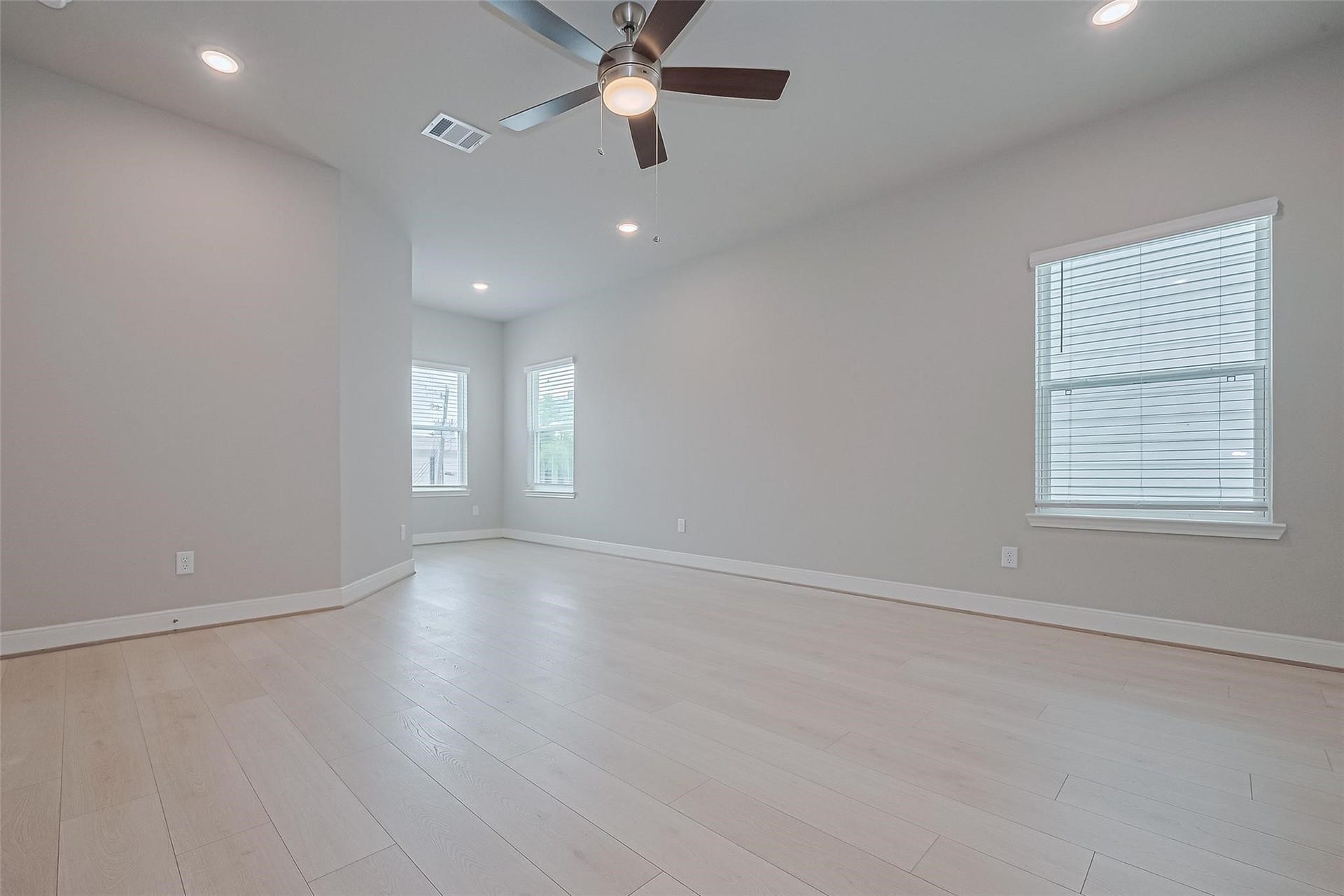 8925 Grovner Place, Houston, TX 77055 8925 Grovner Place, Houston, TX 77055