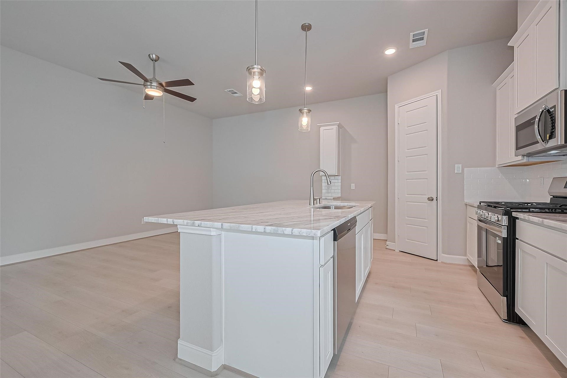 8925 Grovner Place, Houston, TX 77055 8925 Grovner Place, Houston, TX 77055