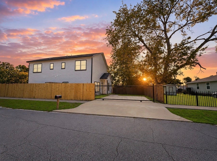 Property photo for 7989 Sunbury Street, Houston, TX