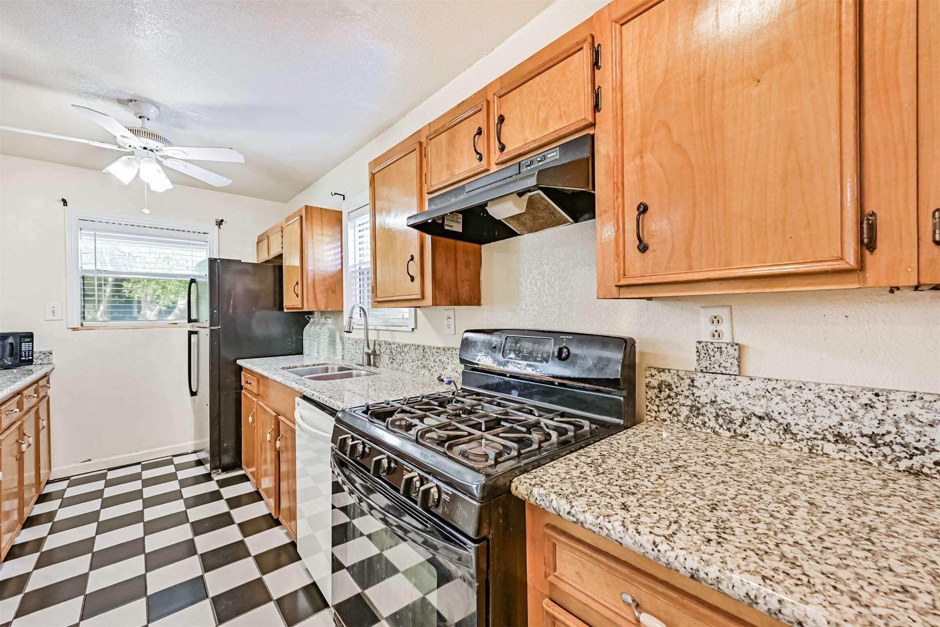 4928 Avenue P, Galveston, TX 77551 4928 Avenue P, Galveston, TX 77551