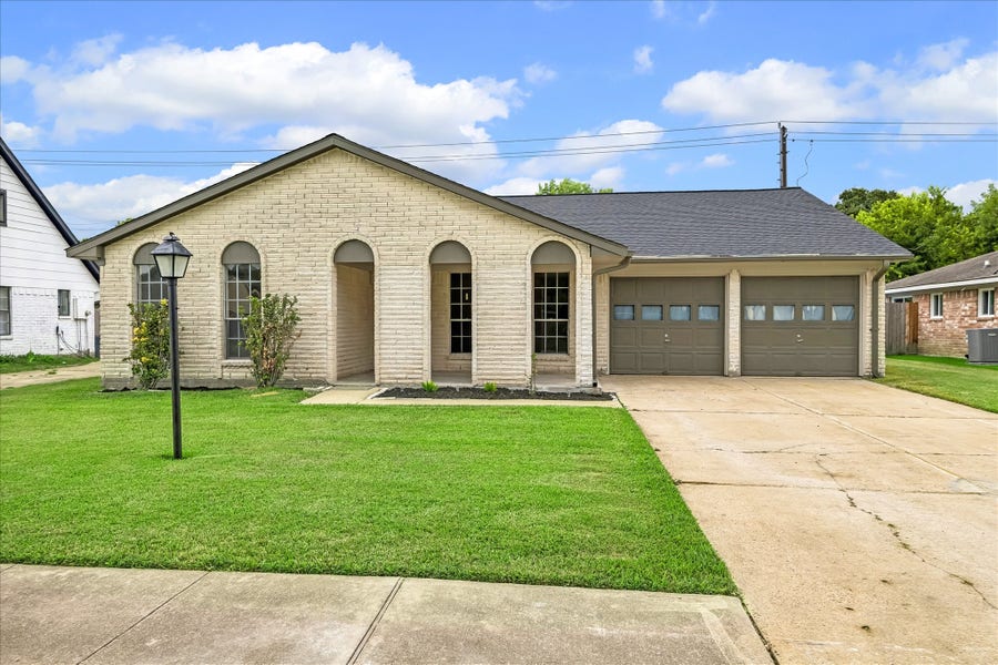 Property photo for 3114 Mission Valley Drive, Missouri City, TX