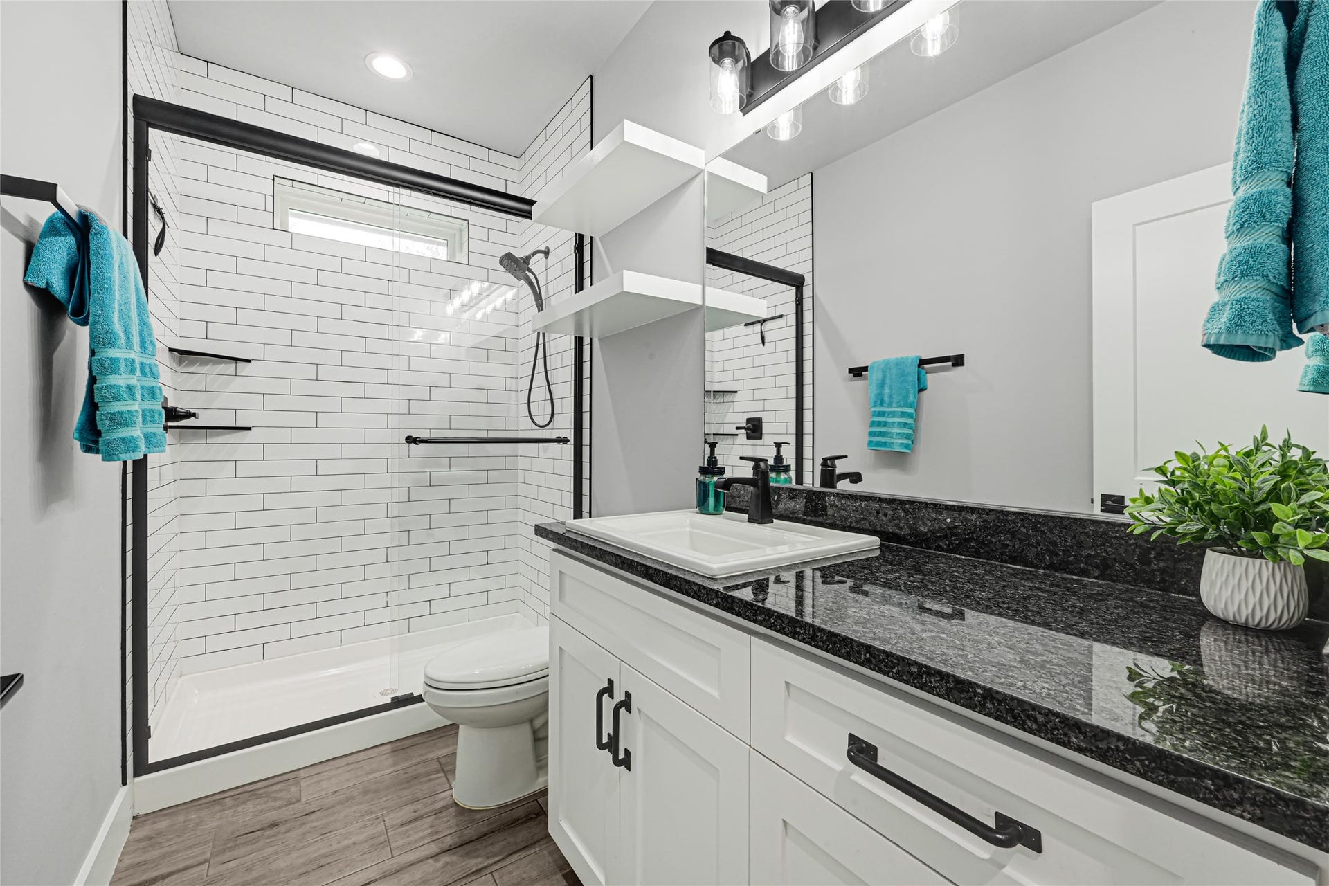 3325 County Road 160, Alvin, TX 77511 Full Bathroom with walk-in Shower