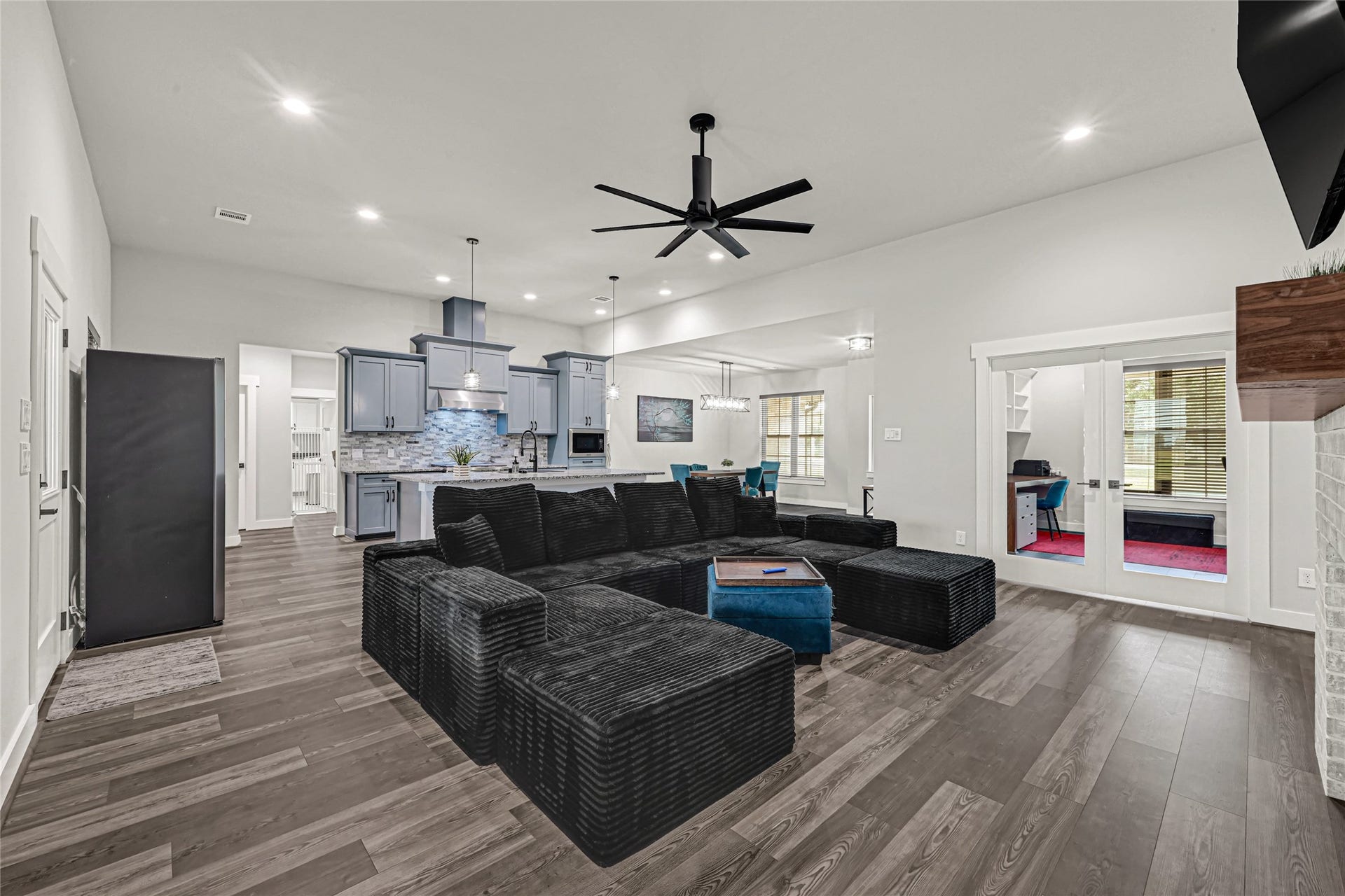 3325 County Road 160, Alvin, TX 77511 3325 County Road 160, Alvin, TX 77511