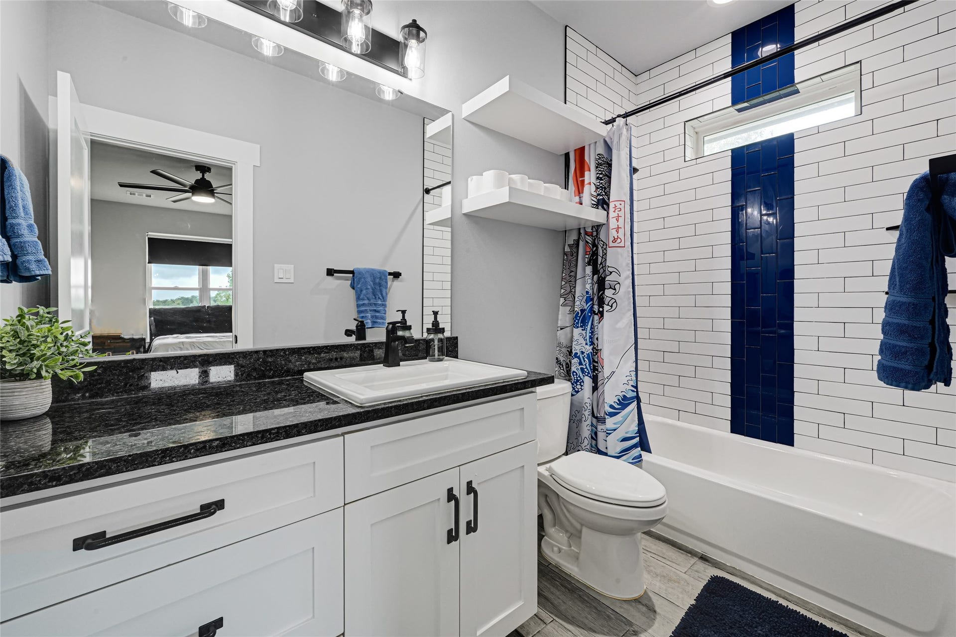 3325 County Road 160, Alvin, TX 77511 Secondary En-suite bath