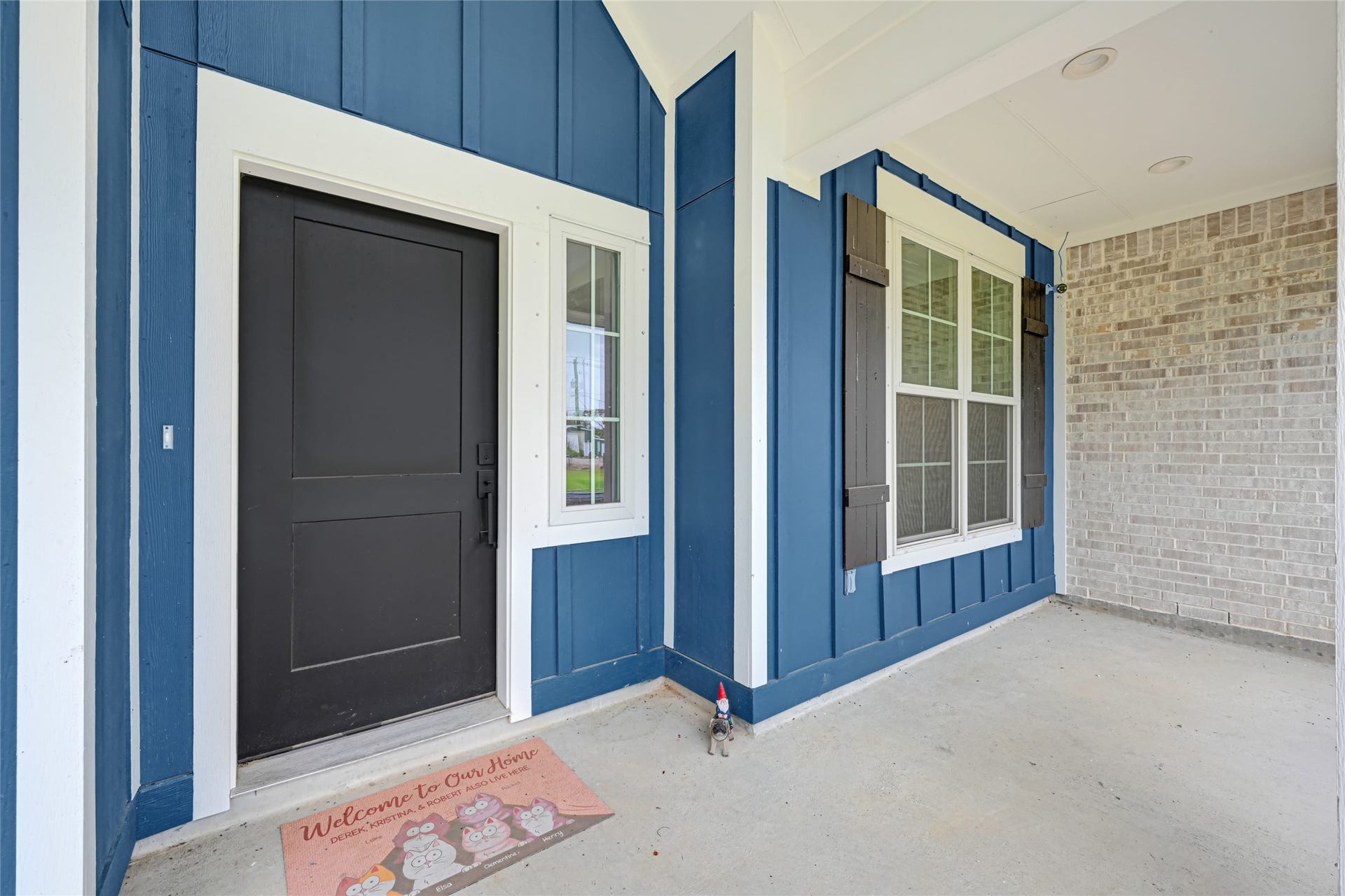 3325 County Road 160, Alvin, TX 77511 Large front porch