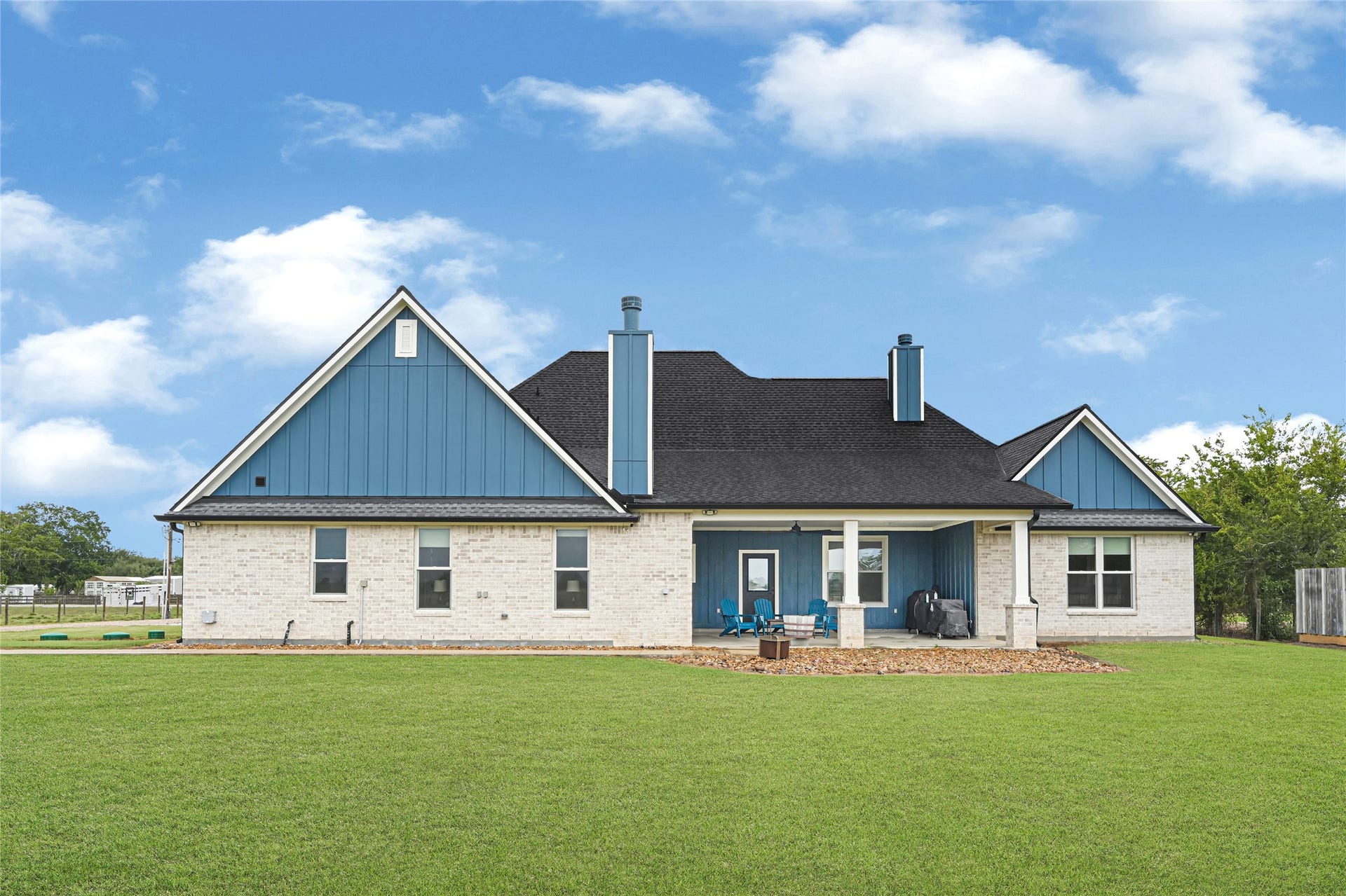 3325 County Road 160, Alvin, TX 77511 3325 County Road 160, Alvin, TX 77511