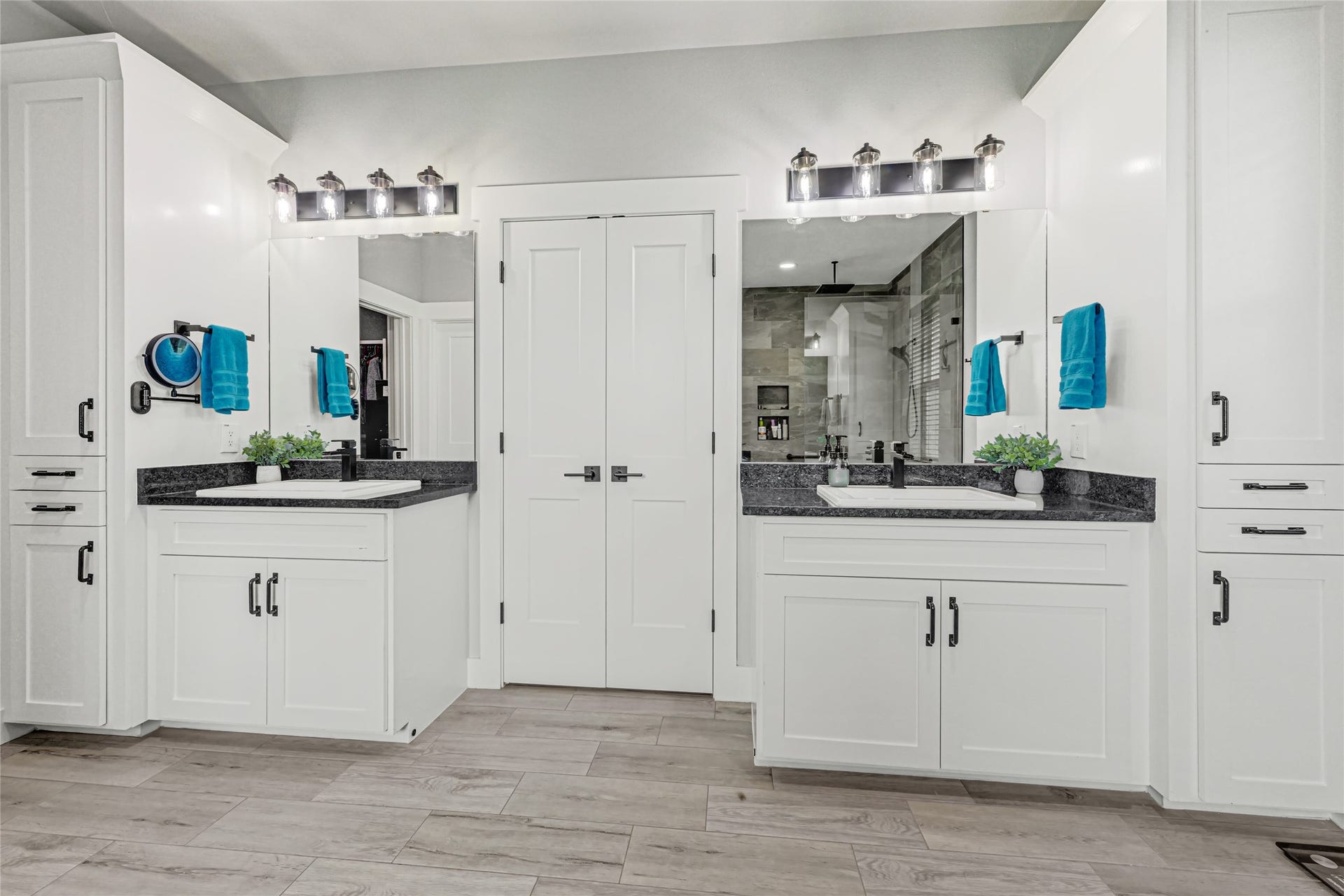 3325 County Road 160, Alvin, TX 77511 Primary en-suite bath