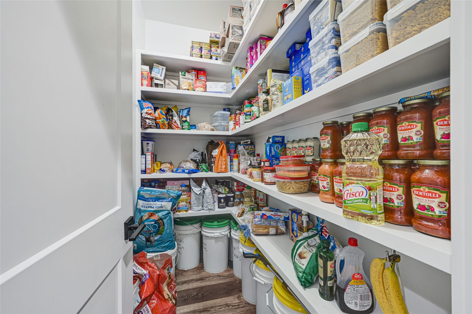 3325 County Road 160, Alvin, TX 77511 Large walk-in pantry