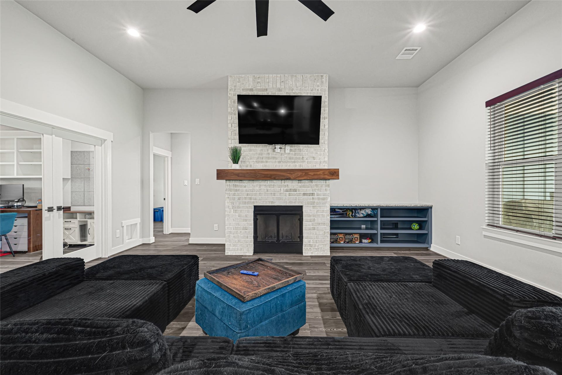 3325 County Road 160, Alvin, TX 77511 3325 County Road 160, Alvin, TX 77511