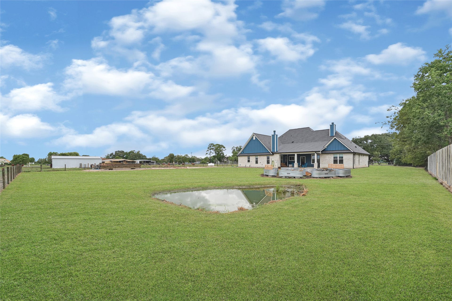 3325 County Road 160, Alvin, TX 77511 3325 County Road 160, Alvin, TX 77511