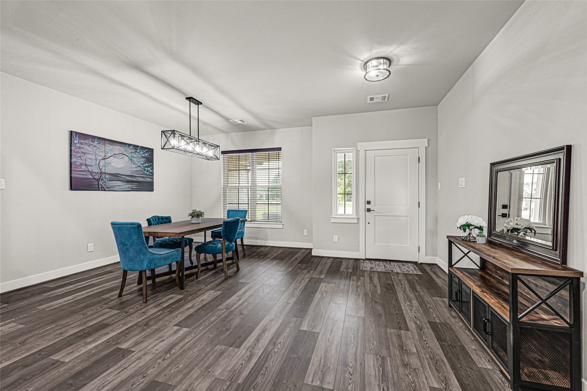 3325 County Road 160, Alvin, TX 77511 Entry way and dining room