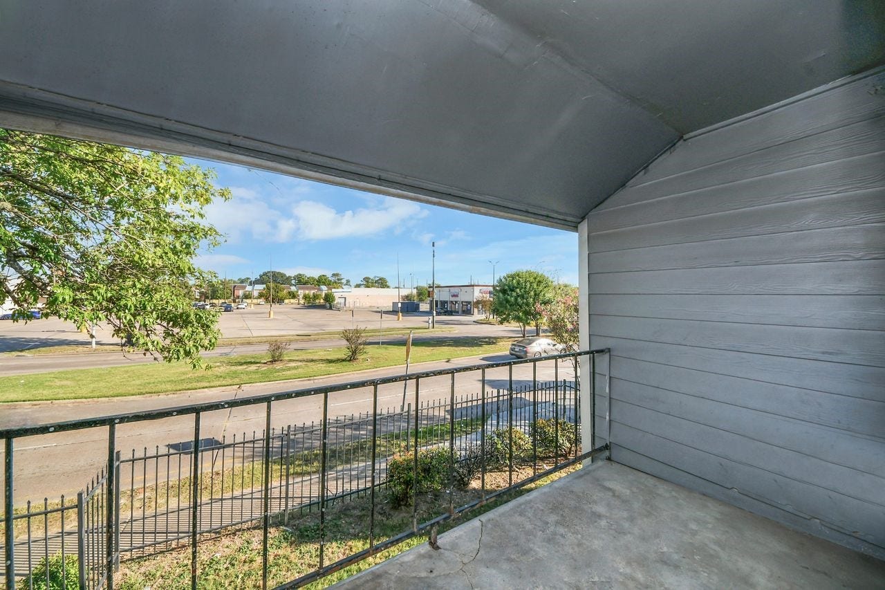 5625 Antoine Drive, #312, Houston, TX 77091 Get a fresh breath of air on the outside patio