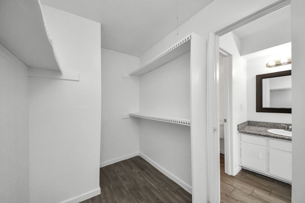 5625 Antoine Drive, #312, Houston, TX 77091 Primary walk in closet