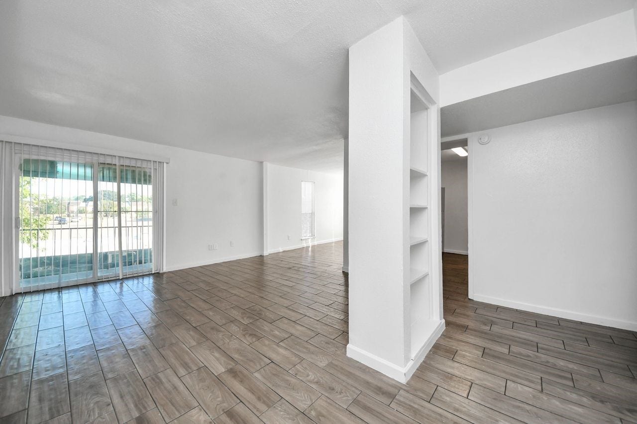 5625 Antoine Drive, #312, Houston, TX 77091 Step inside the living area