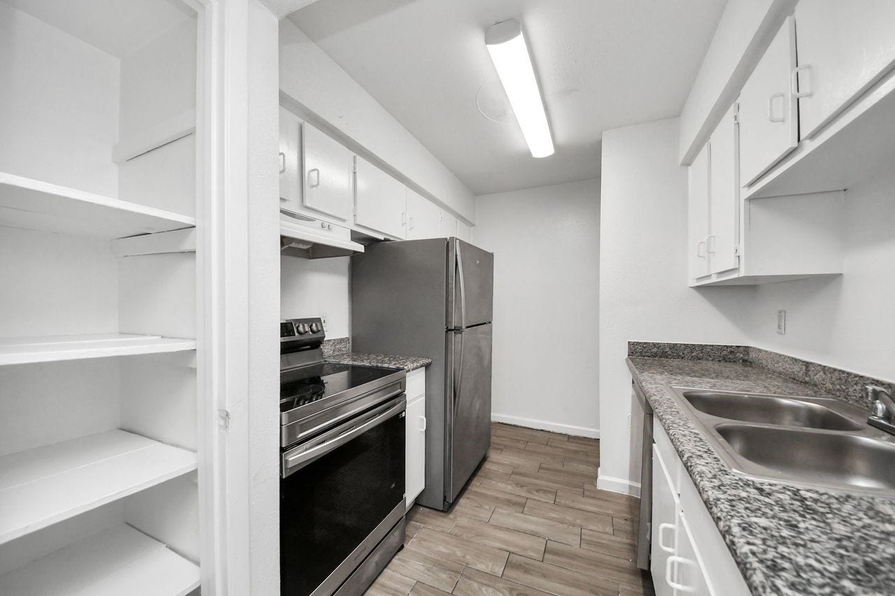 5625 Antoine Drive, #312, Houston, TX 77091 Kitchen