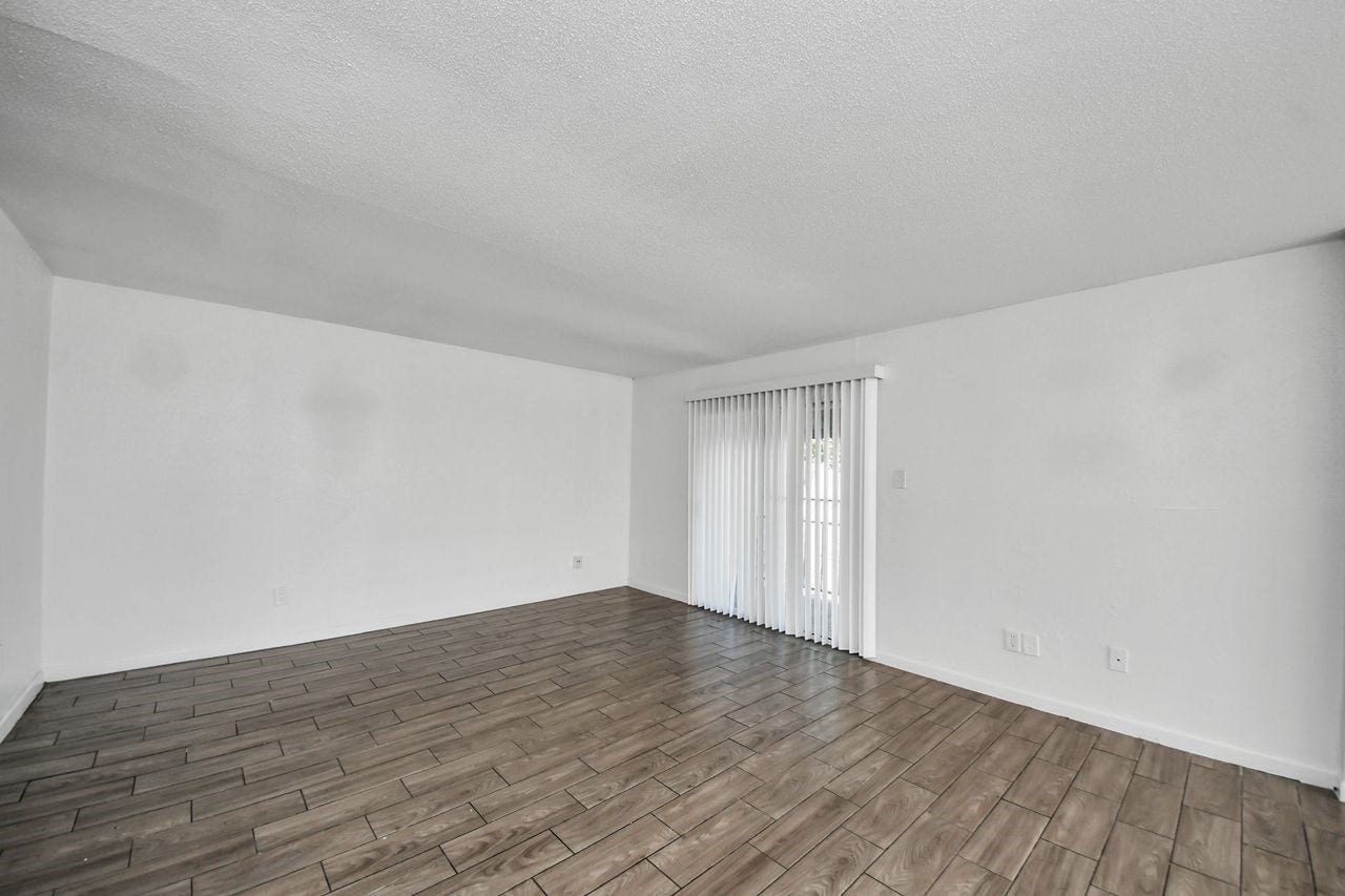5625 Antoine Drive, #312, Houston, TX 77091 Large Living Space