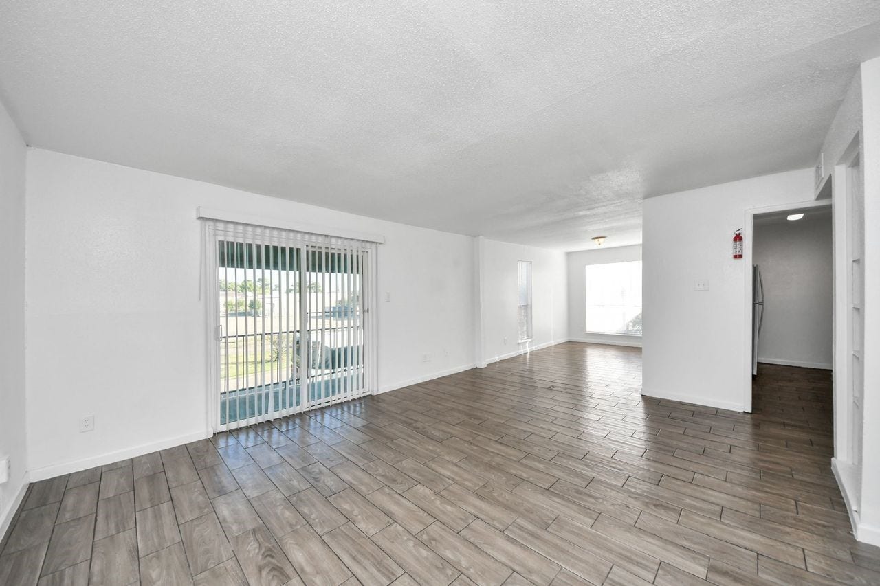 5625 Antoine Drive, #312, Houston, TX 77091 Living area with an abundance of natural light