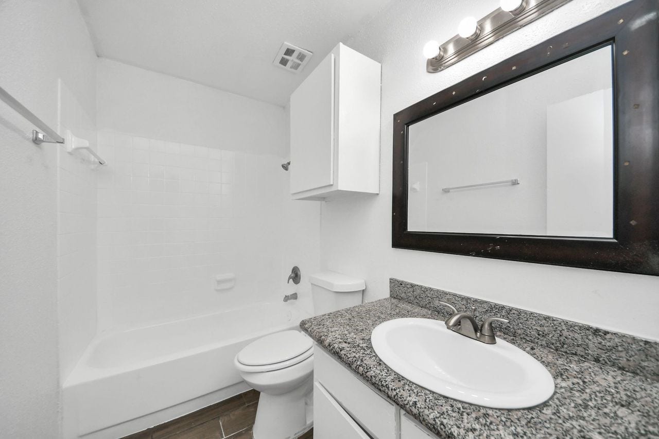 5625 Antoine Drive, #312, Houston, TX 77091 Secondary Bath