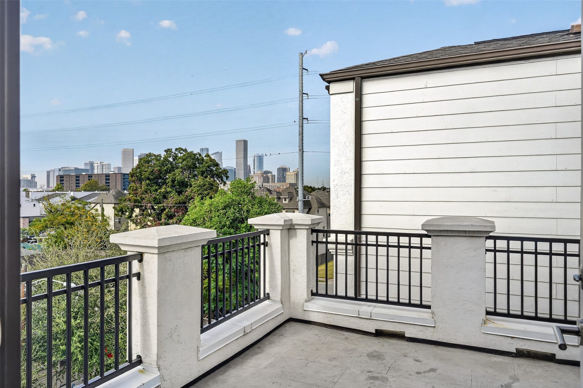 2711 Kennedy Street, Houston, TX 77003 Unobstructed view of Downtown skyline