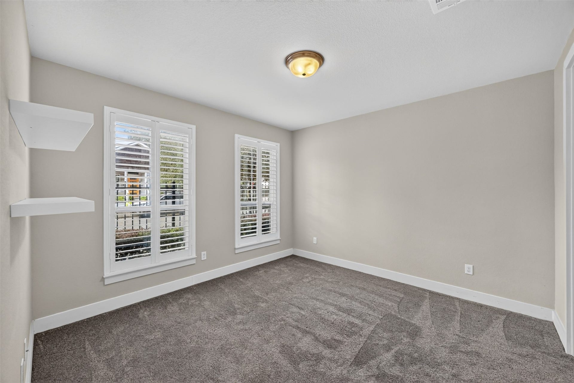 2711 Kennedy Street, Houston, TX 77003 First floor en-suite bedroom
