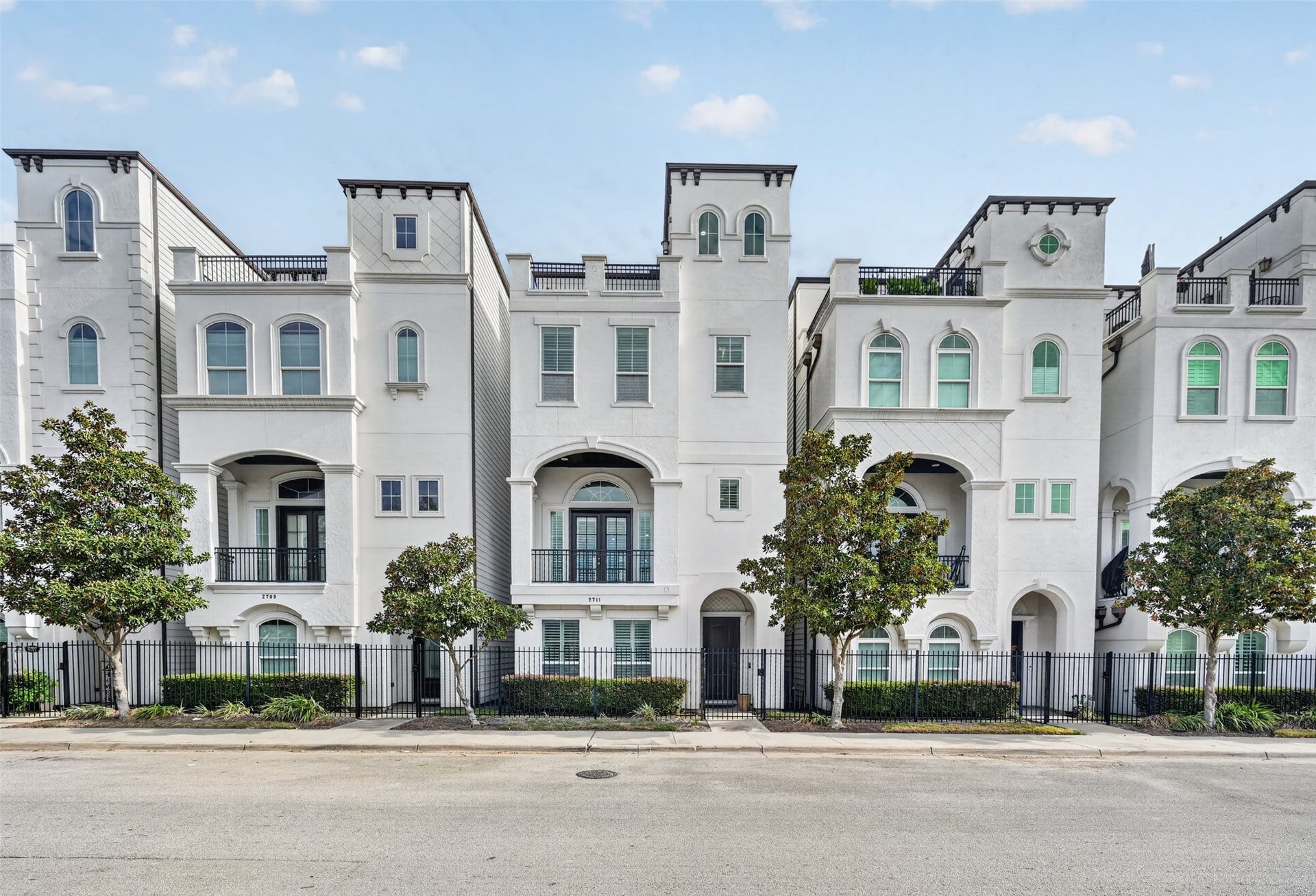 2711 Kennedy Street, Houston, TX 77003 Gated front entrance