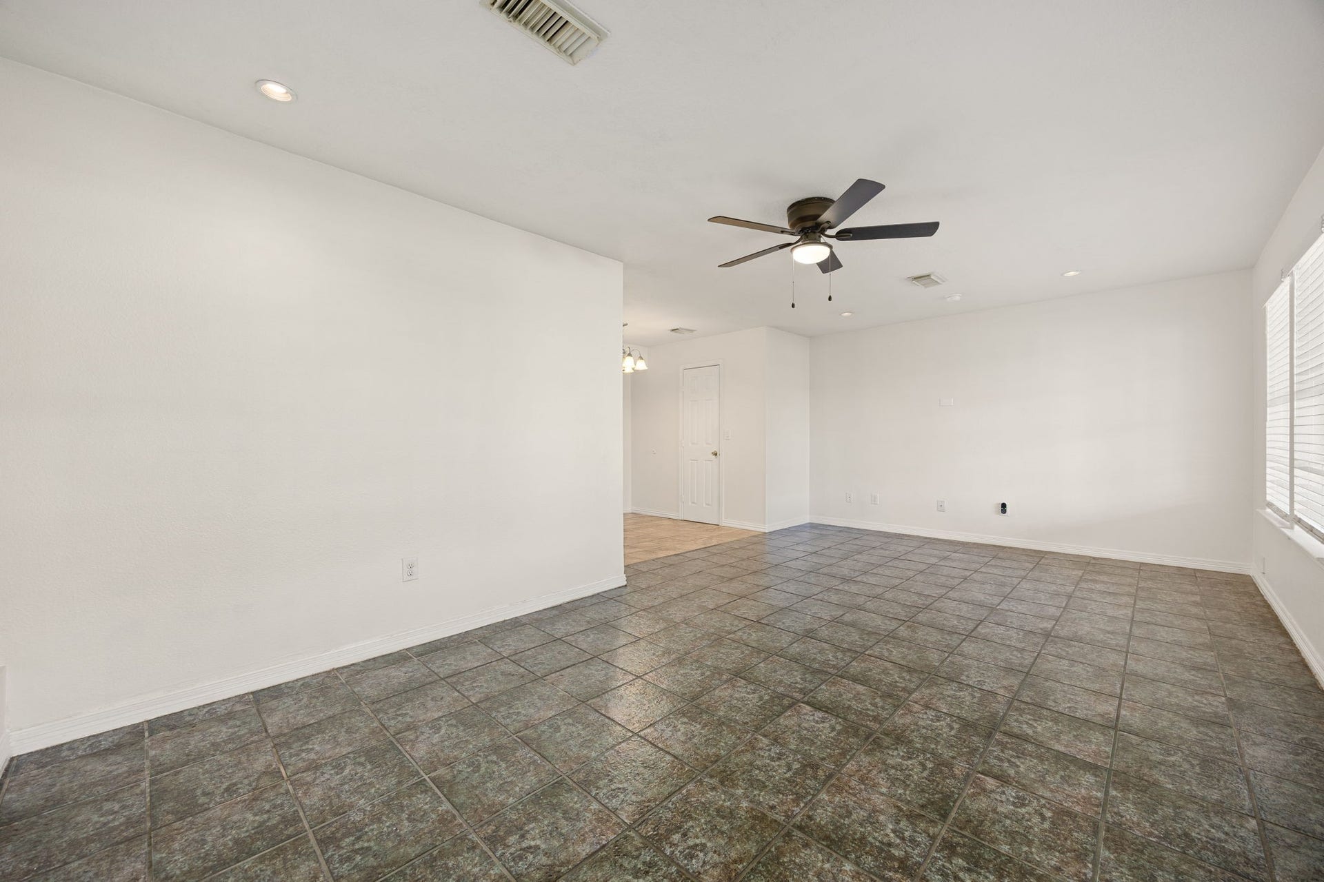8434 Folkstone Lane, Houston, TX 77075 8434 Folkstone Lane, Houston, TX 77075
