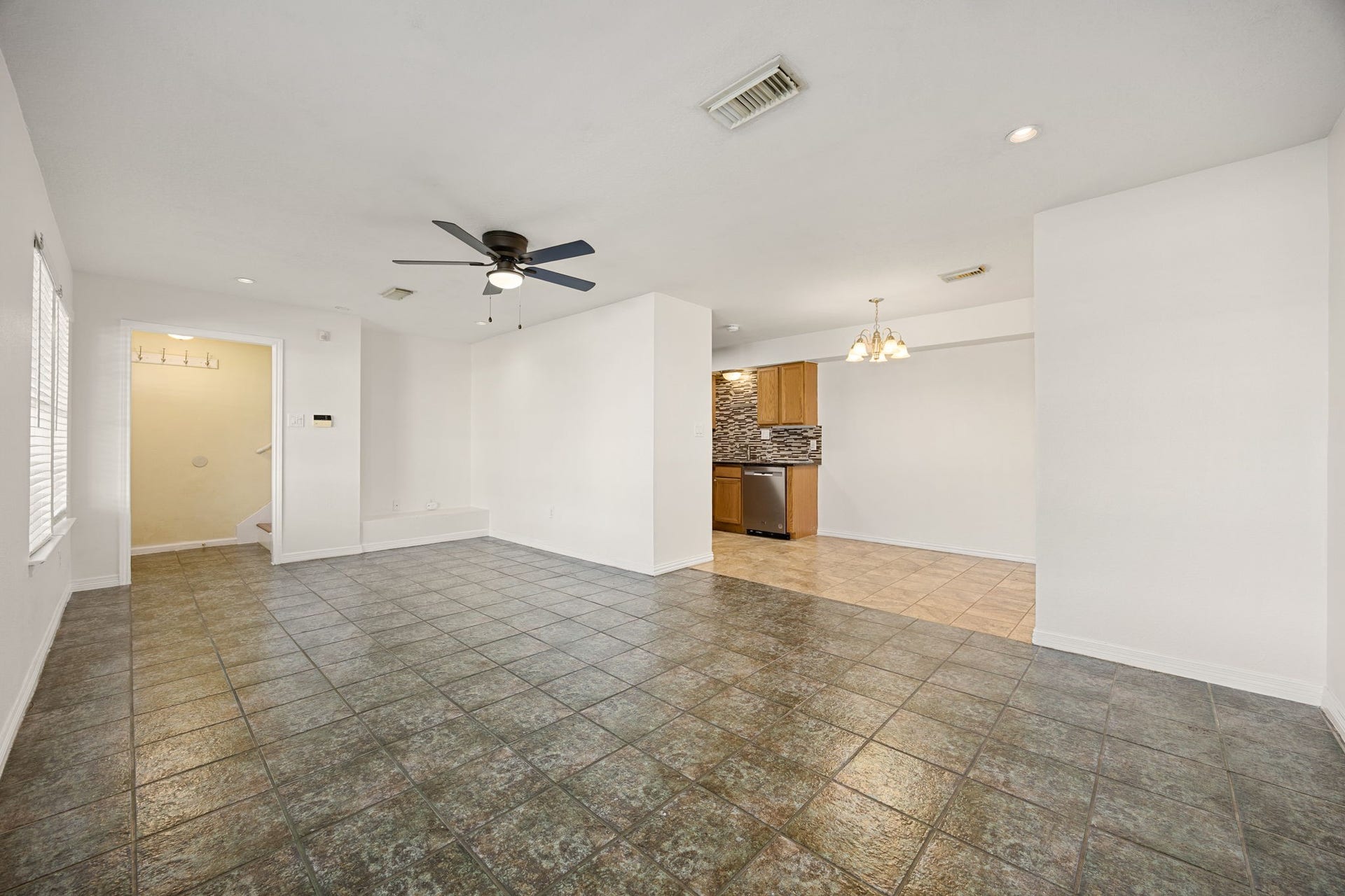 8434 Folkstone Lane, Houston, TX 77075 8434 Folkstone Lane, Houston, TX 77075