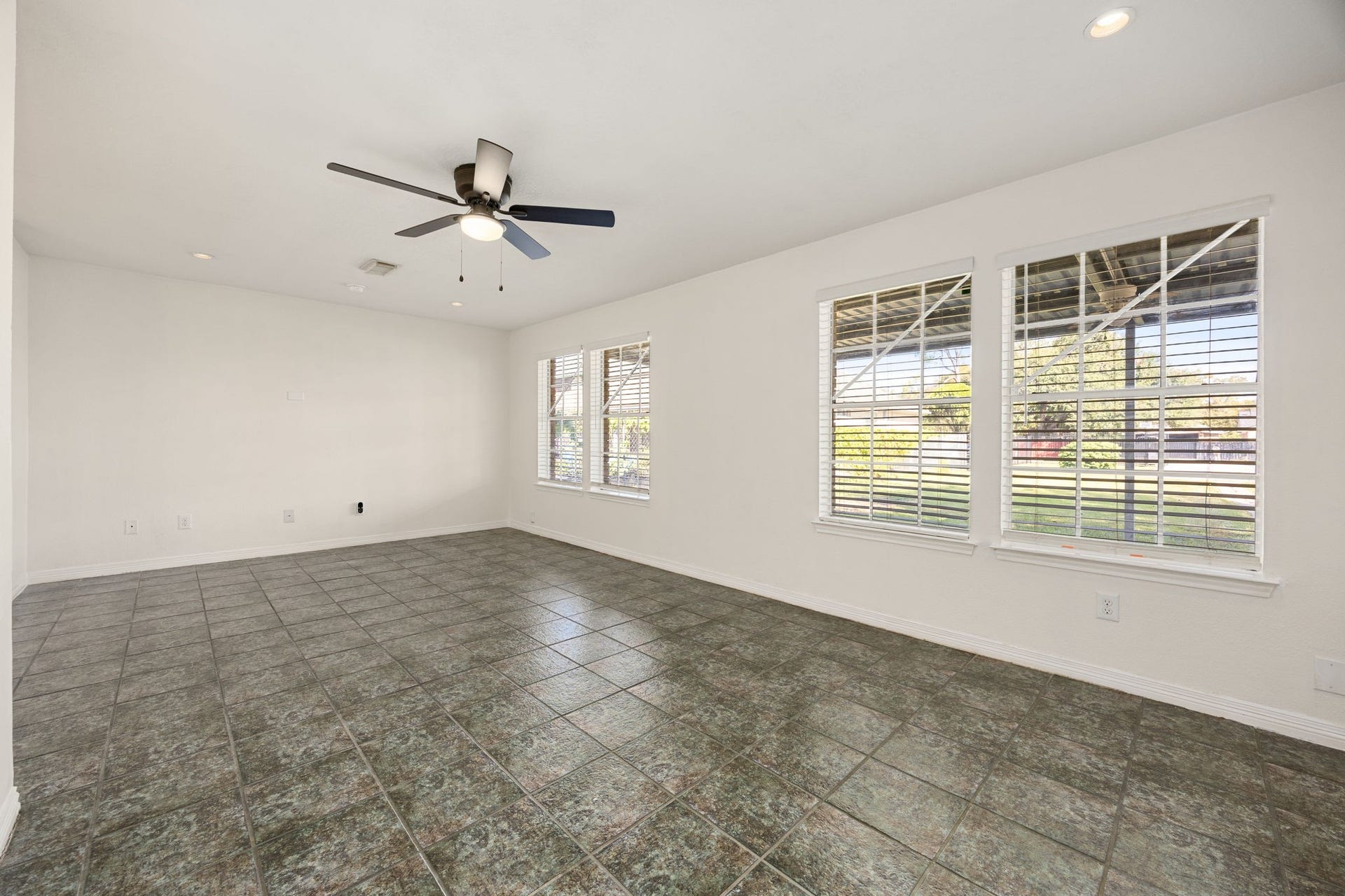 8434 Folkstone Lane, Houston, TX 77075 8434 Folkstone Lane, Houston, TX 77075