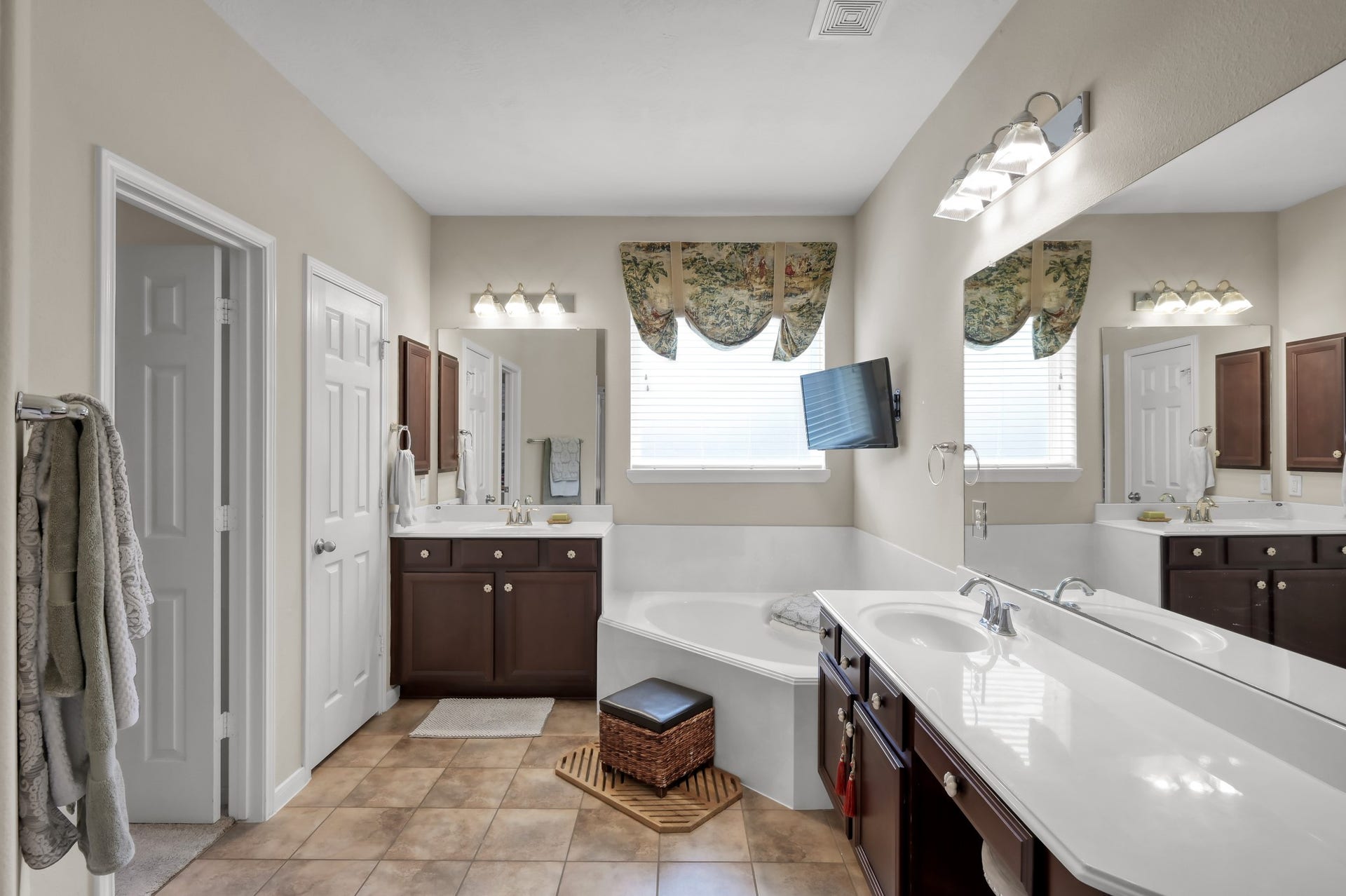 2502 Wynden Meadow Lane, Conroe, TX 77304 Relax and unwind in the spacious primary bathroom featuring dual sinks, soaking tub, separate shower, and an open layout designed for convenience and comfort.