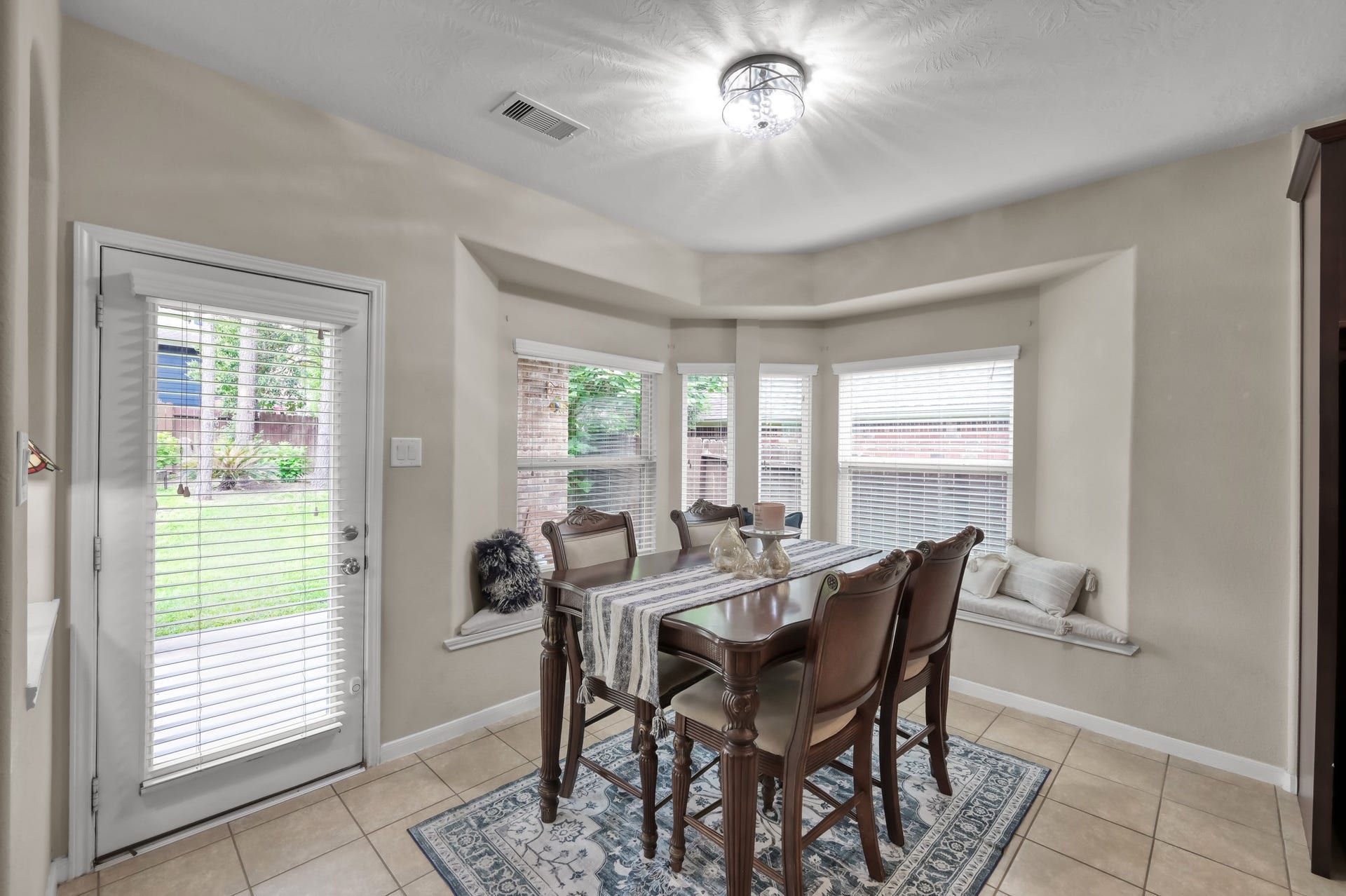 2502 Wynden Meadow Lane, Conroe, TX 77304 Enjoy morning coffee or family meals in this inviting breakfast area featuring large windows, built-in seating, and peaceful backyard views.