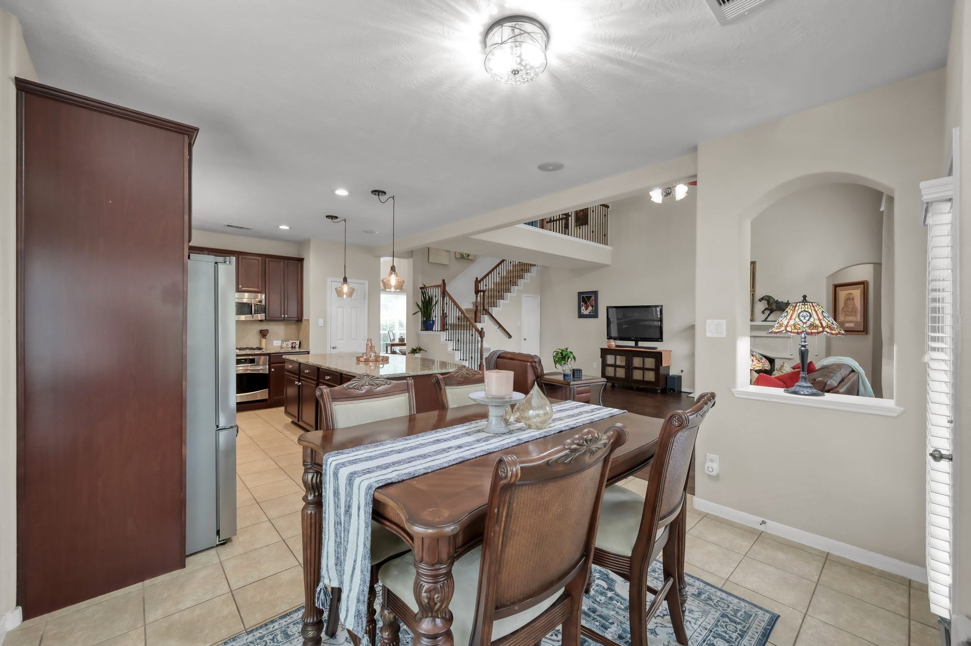 2502 Wynden Meadow Lane, Conroe, TX 77304 The breakfast area flows seamlessly into the kitchen and living spaces, creating the perfect setup for entertaining and everyday living.