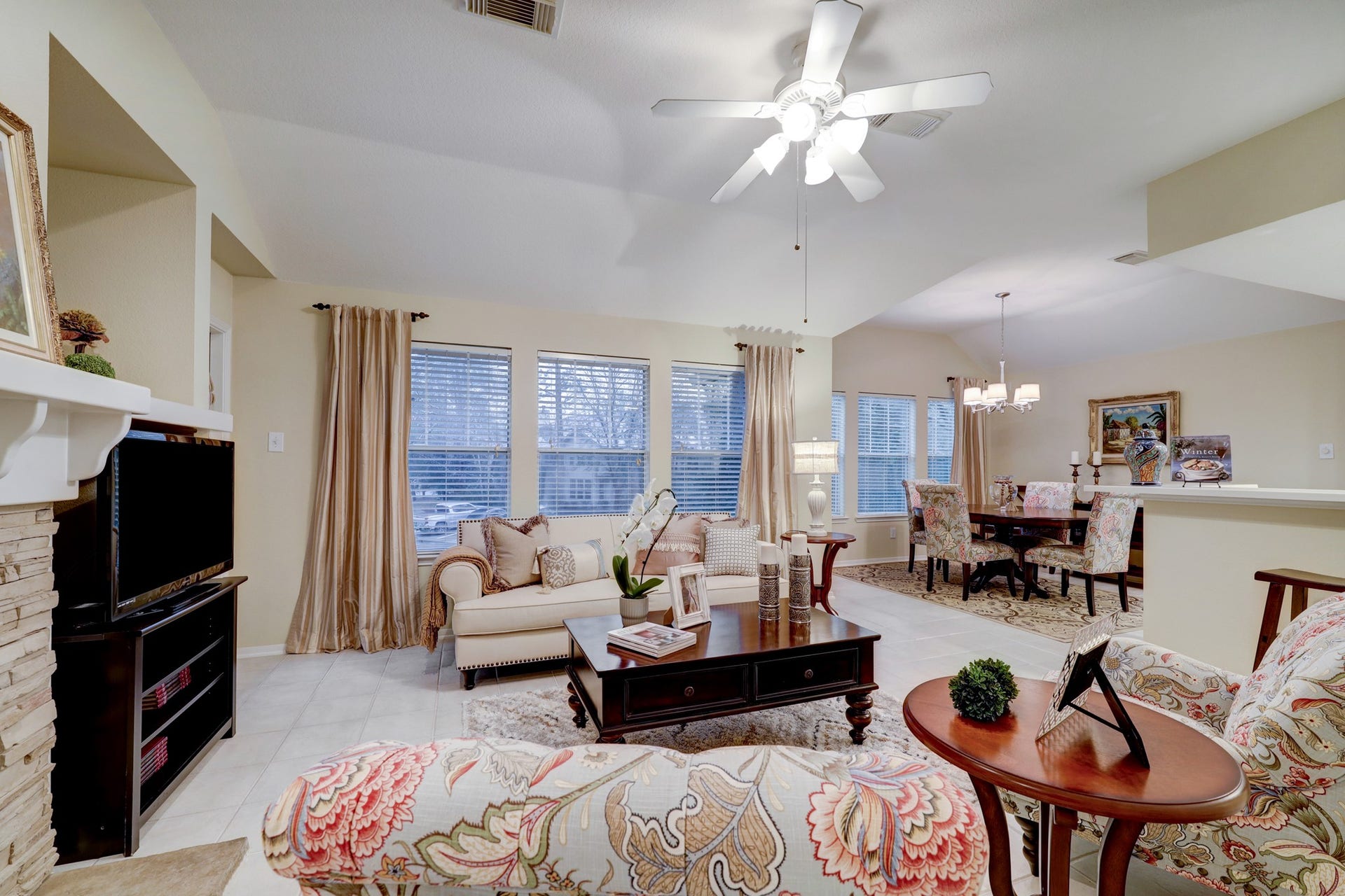 10 Stone Creek Place, The Woodlands, TX 77382 10 Stone Creek Place, The Woodlands, TX 77382