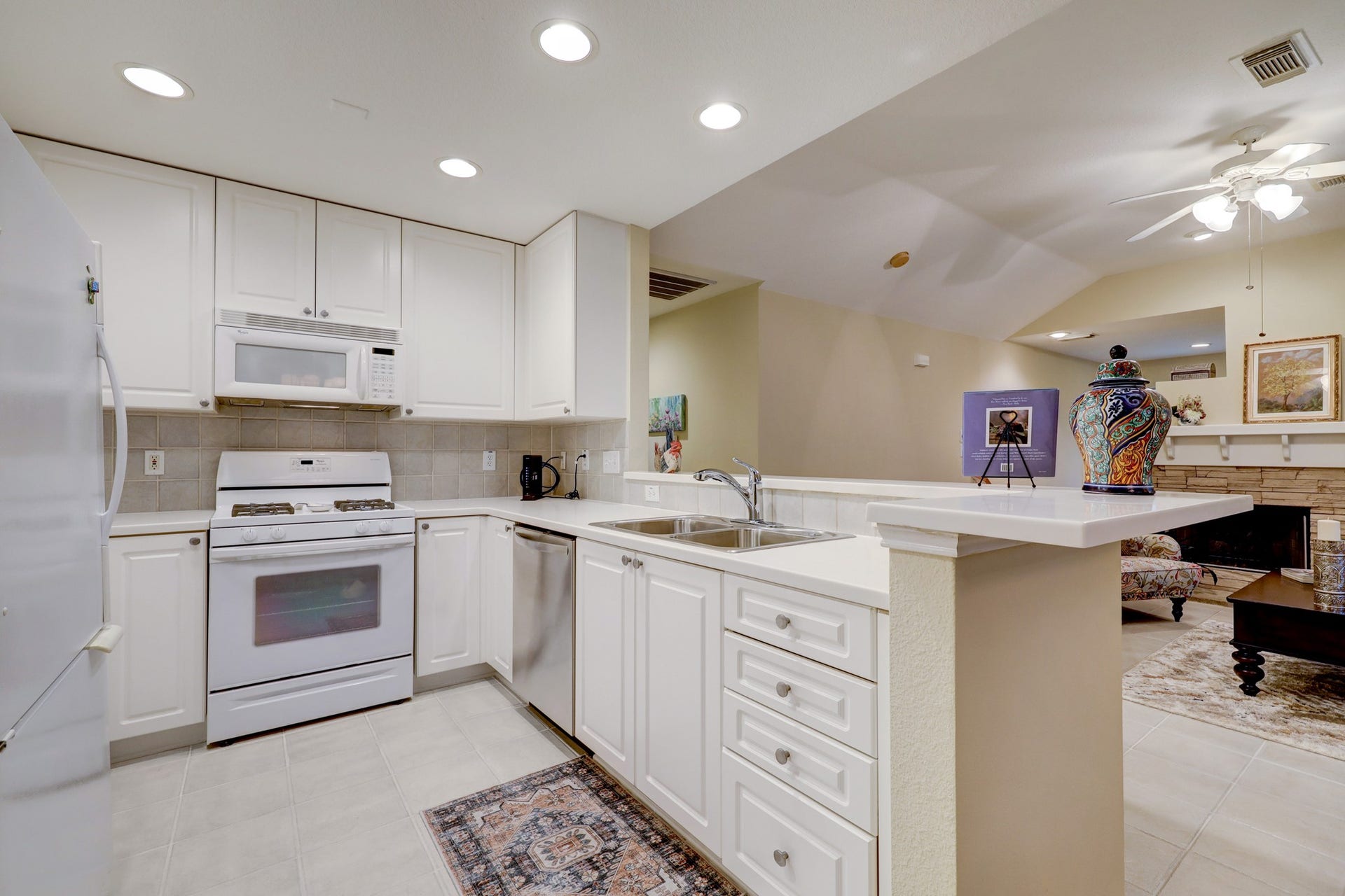 10 Stone Creek Place, The Woodlands, TX 77382 10 Stone Creek Place, The Woodlands, TX 77382
